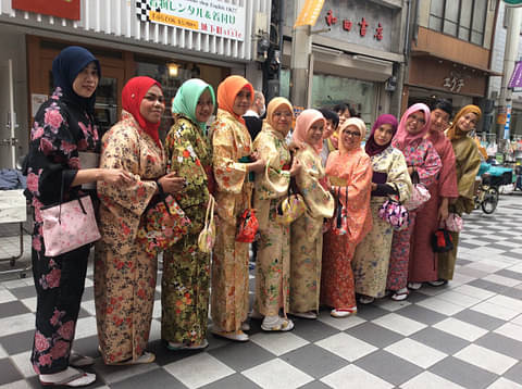 World Heritage Site "Himeji Castle" and the Japanese Garden tour in Kimono