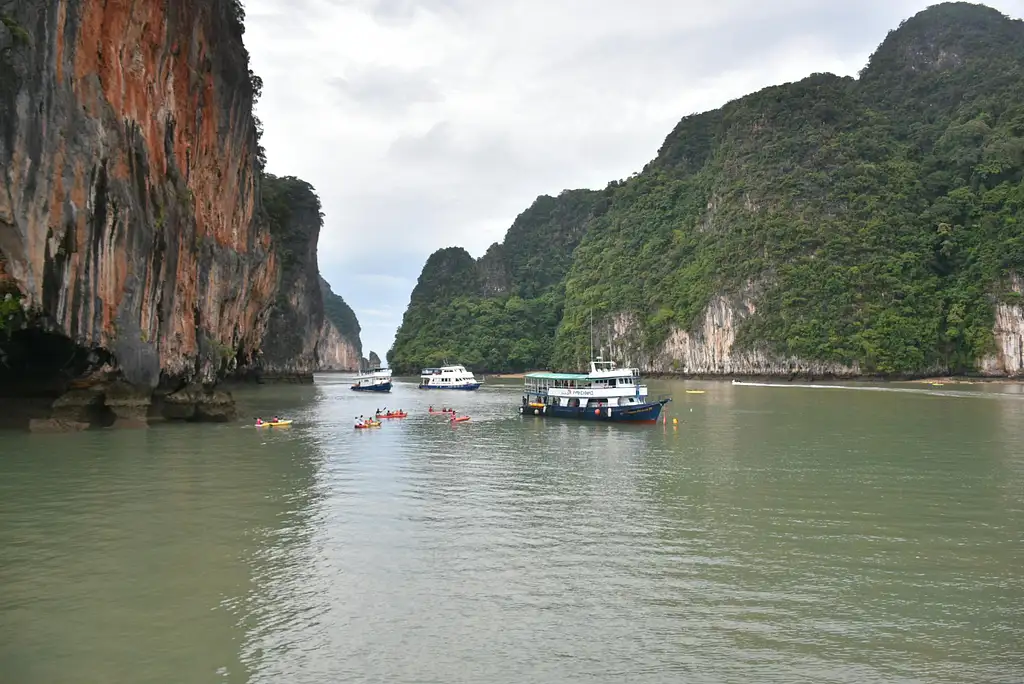 Hong Starlight Kayaking and Loi Krathong Ceremony from Phuket Full Day Tour