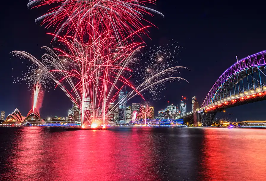 Vivid Sydney 2025: All-inclusive Dinner Cruise with Beverage Package