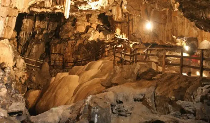 Derbyshire, Peak District, and Peak’s Cavern From Manchester | Small-group Tour