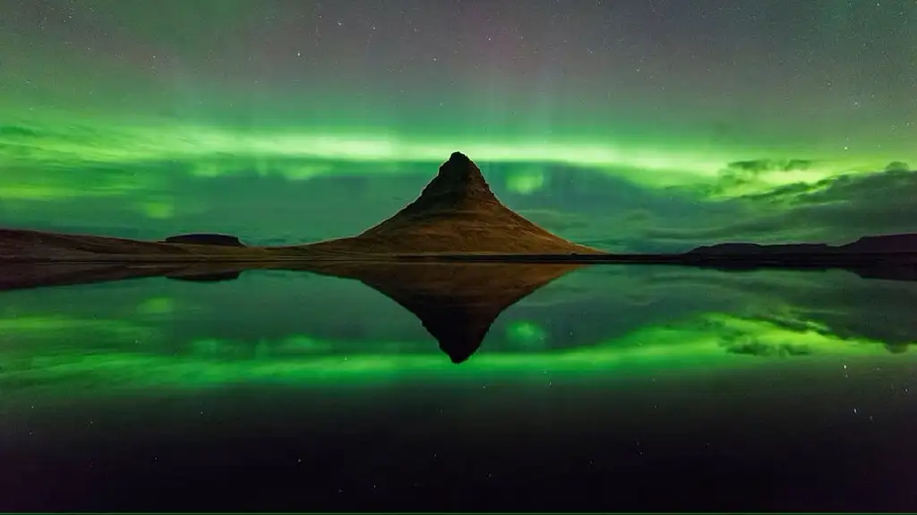 Blue Lagoon Admission and Northern Lights Guided Tour in Reykjavik