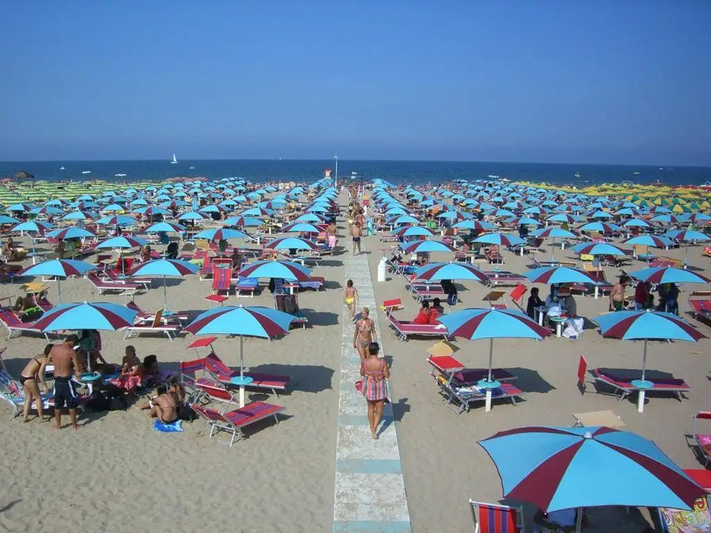 5 Day Beach & Party Tour Of Italy!