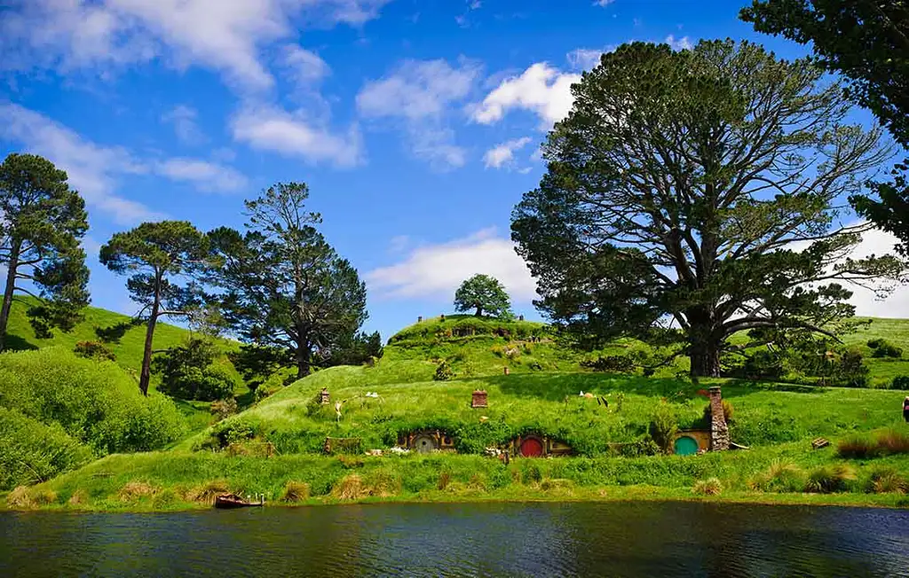 Rotorua to Auckland via Hobbiton One Way Tour