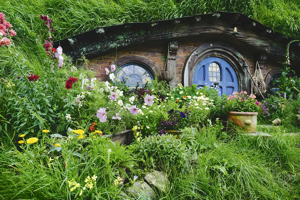 Hobbiton Express Tour with Marquee Party Lunch from Auckland