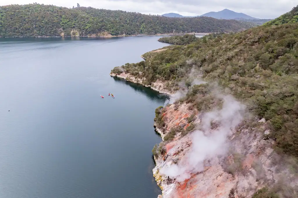 Waimangu Valley Walk and Steaming Cliffs Kayak Tour