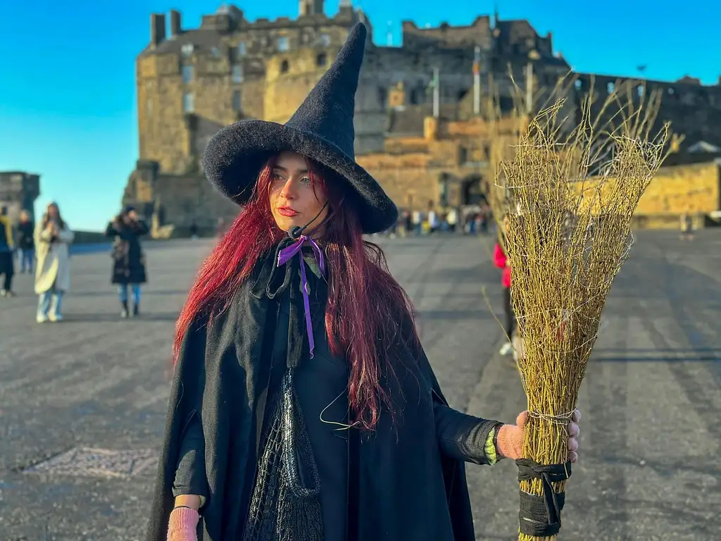 Edinburgh Witches Old Town Walking Tour and Underground Vault
