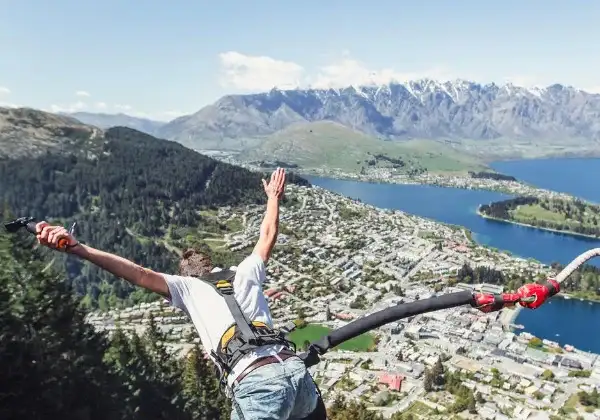 'Southern Round-up' Bus Pass | NZ South Island | Kiwi Experience
