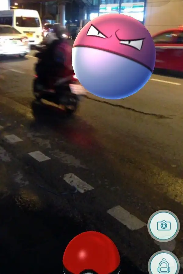 Pokémon (Go) Catching In Bangkok