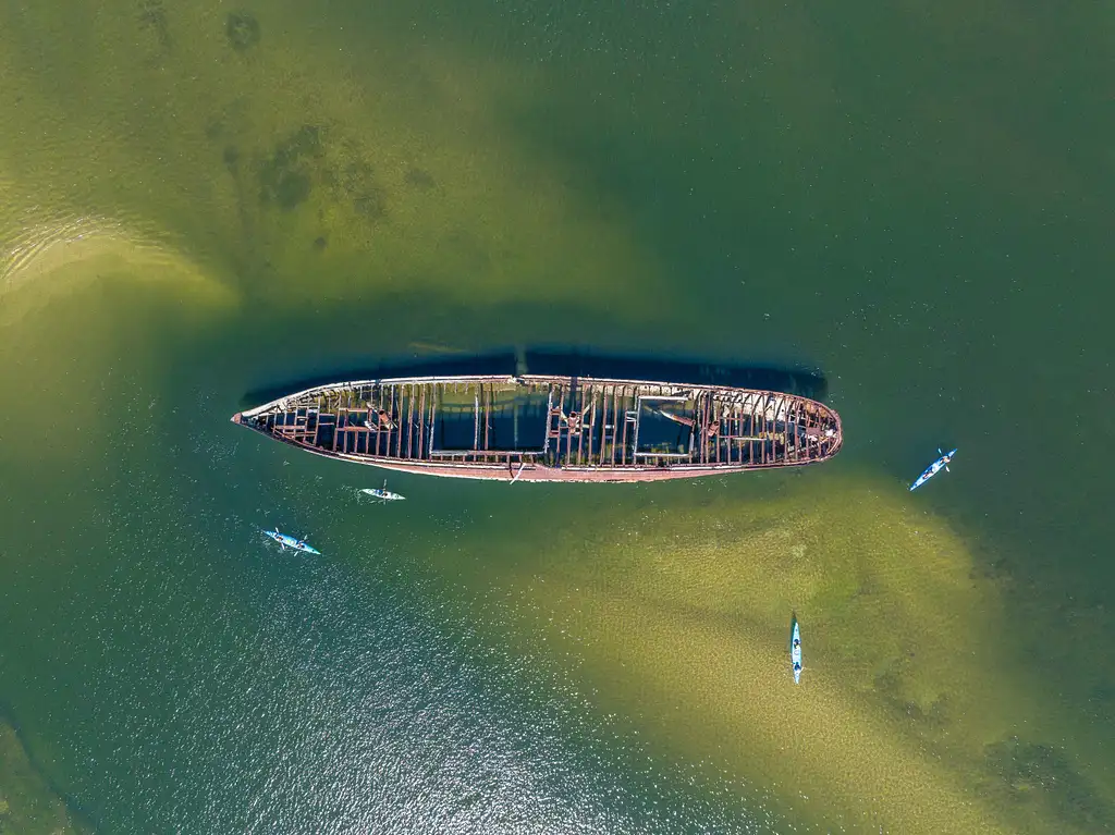 Ships' Graveyard & Dolphin Kayak Tour