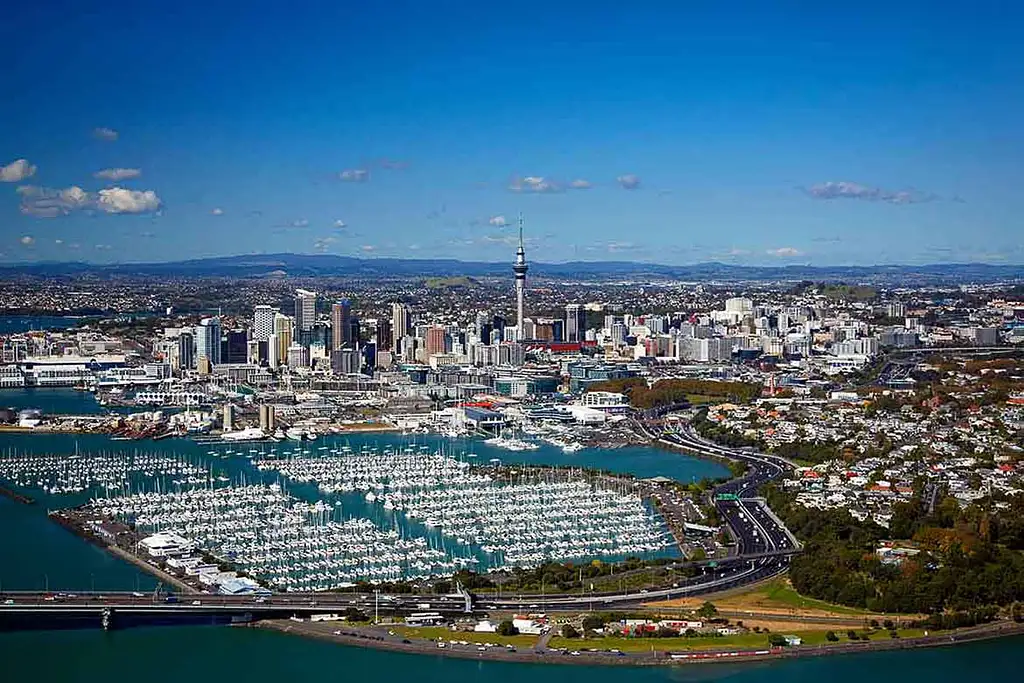 Auckland - Best of Both Worlds City And Nature Tour