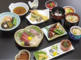 Geisha Entertainment Show and Multi-course Japanese Meal