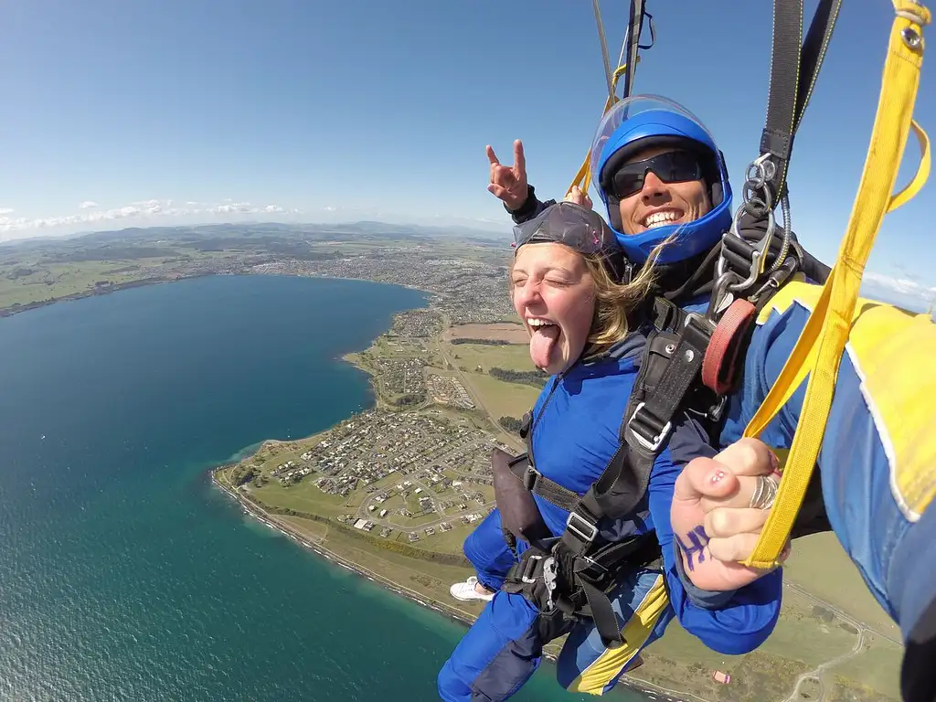 Skydive Taupo: Tandem Skydiving up to 15,000ft