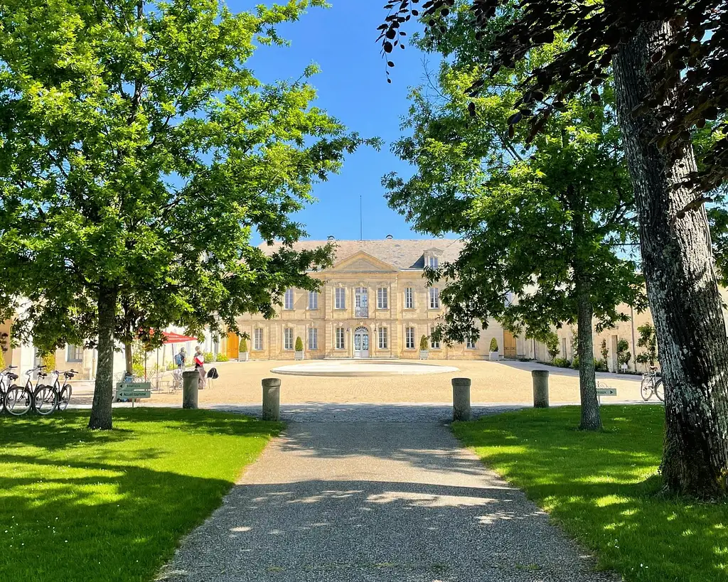 Gourmet and Vineyards Tour in Bordeaux | Small Group Tour