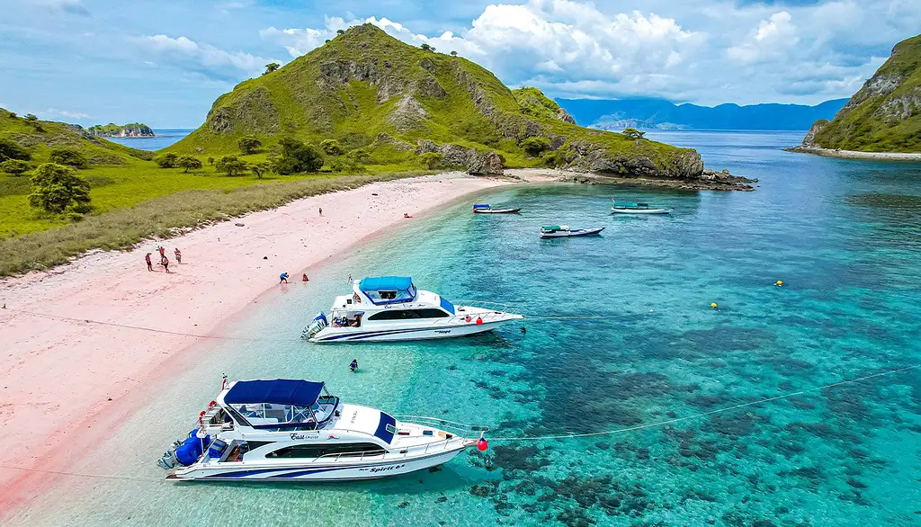 19 Day Epic Indonesia Tour Canggu to Labuan Bajo | Intro Travel