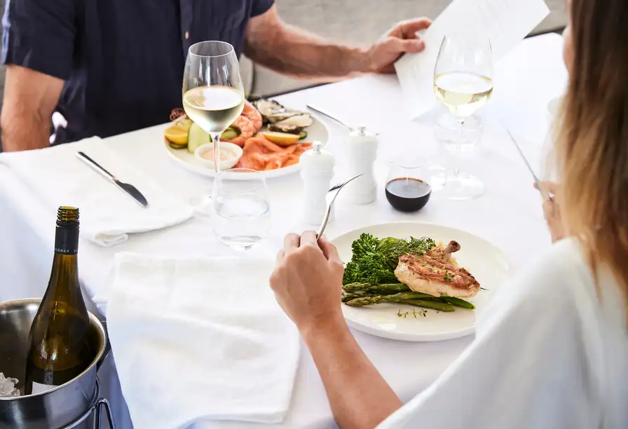Vivid Sydney 2025: All-inclusive Dinner Cruise with Beverage Package