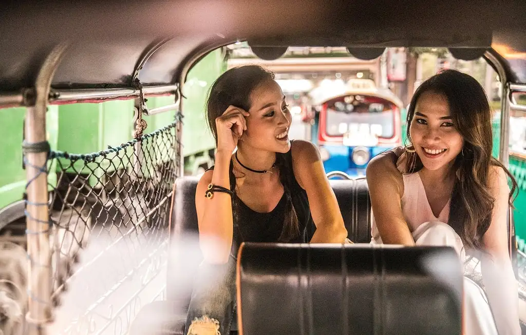 Bangkok Tuk Tuk Night Tour with Chinatown Street Food Meal