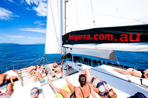 deal whitsundays cruise