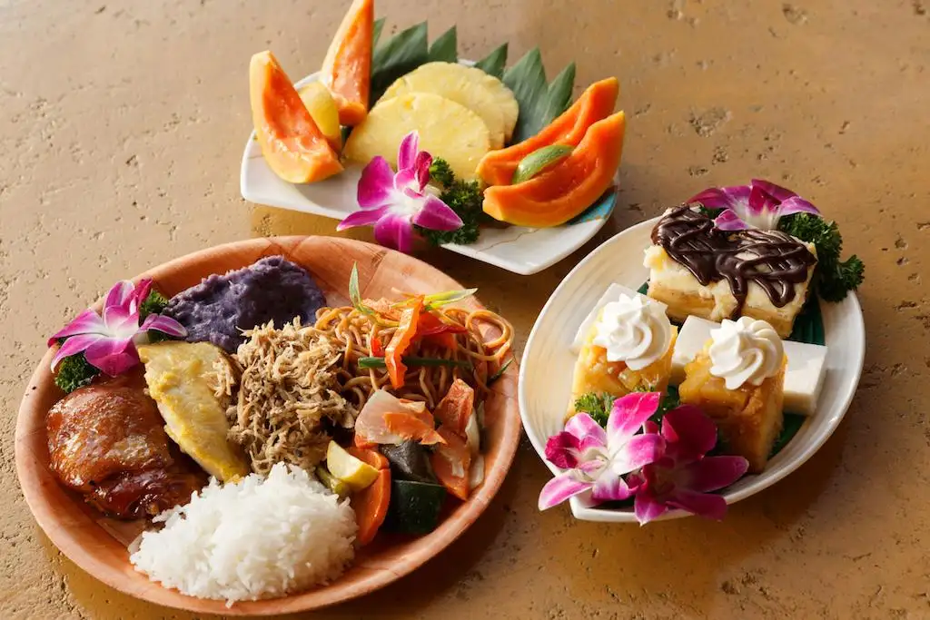 Manor House Experience - Luau Kalamaku