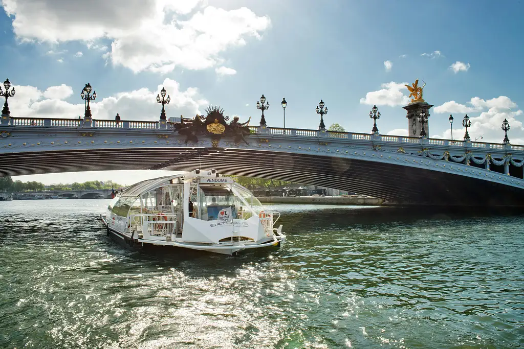 Hop-on Hop-off Boat on the Seine 1 & 2 day pass | Batobus Pass