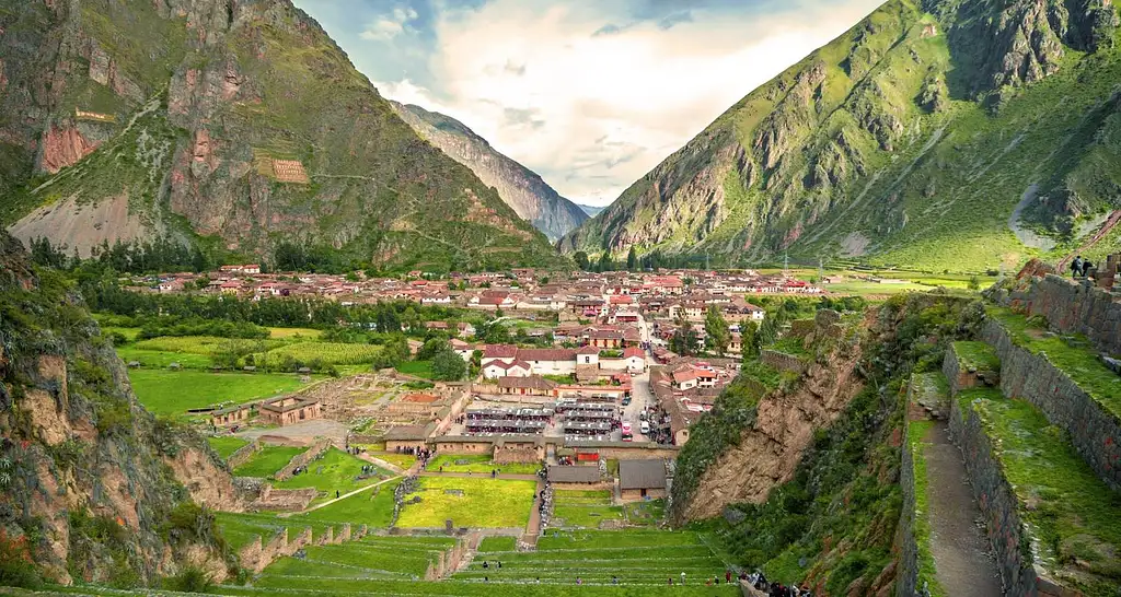 7 Day Inca Adventure: Cusco, Machu Picchu & the Best Views Ever | G Adventures 18 to 35's