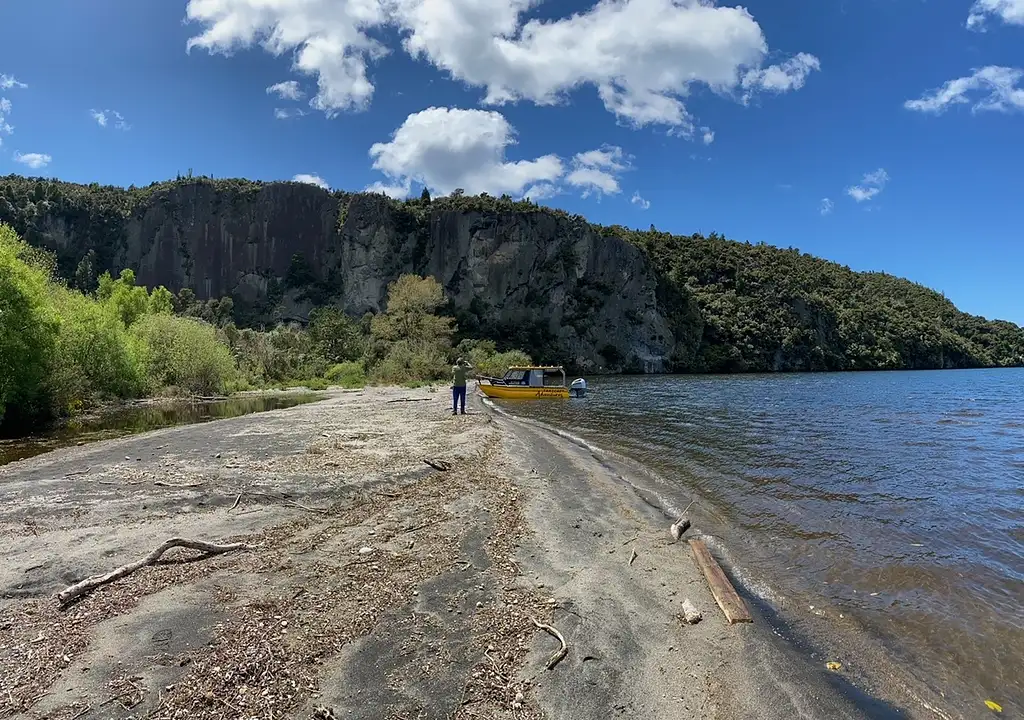 2.5 Hour Lake Taupō Western Bays Cruise