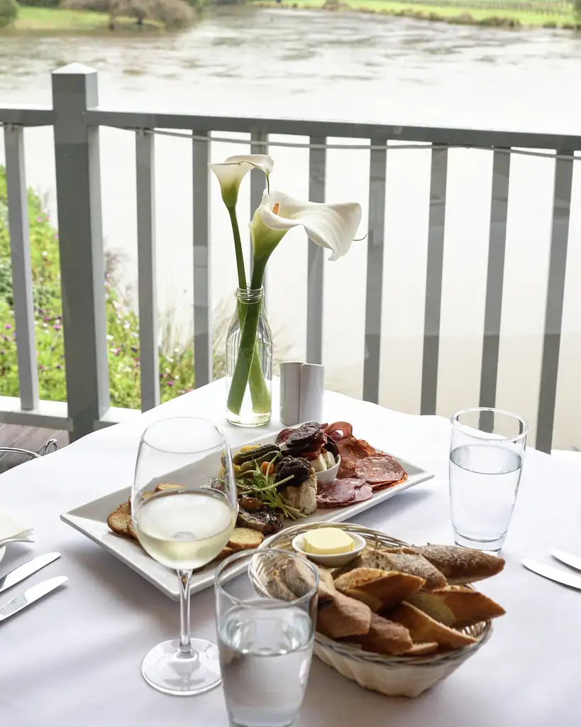 Premium Vineyard Wine & Food Tour - Margaret River