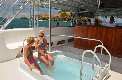 jacuzzi-catamaran