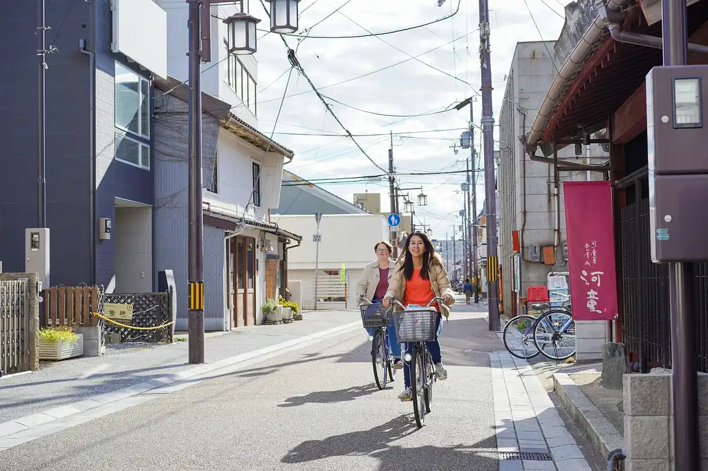 Himeji Castle Town Guided Bike Tour With Lunch | Half-day