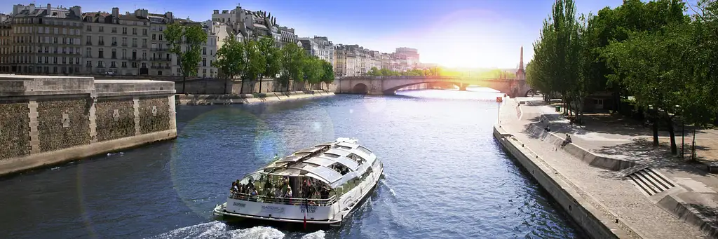 Hop-on Hop-off Boat on the Seine 1 & 2 day pass | Batobus Pass
