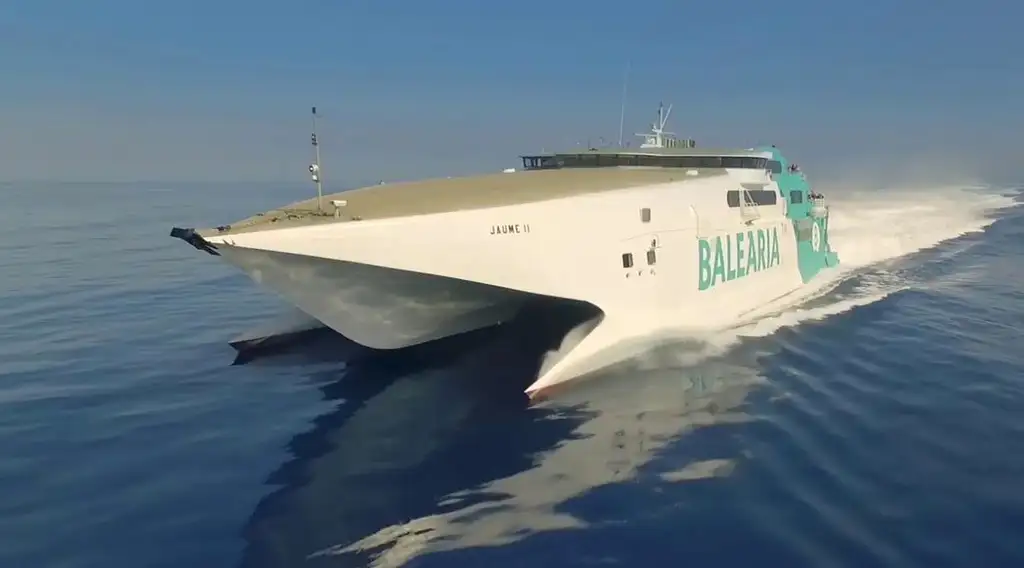 Grand Bahama Island by Fast Ferry, with Optional Pig Beach Visit
