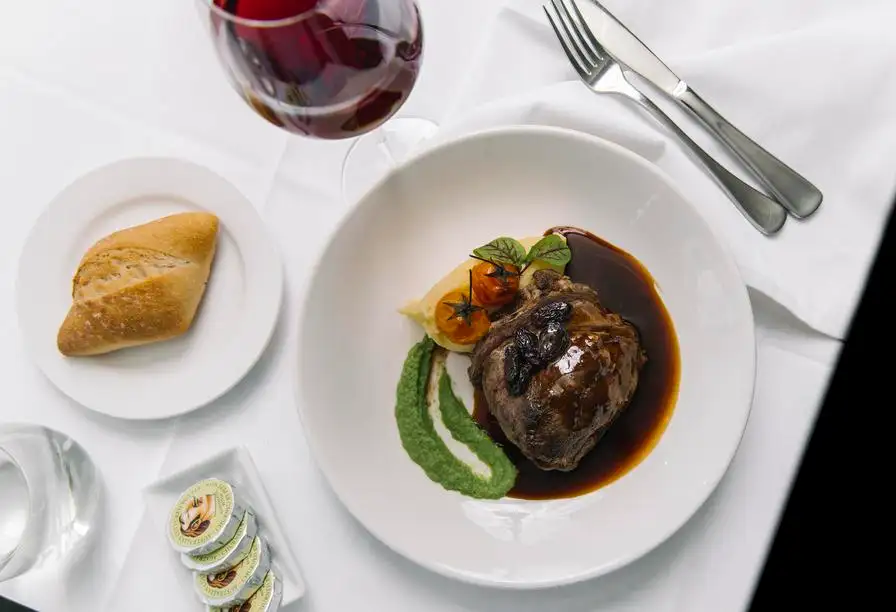 Vivid Sydney 2025: All-inclusive Dinner Cruise with Beverage Package