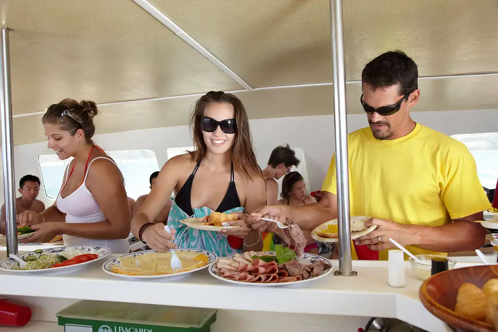 3 Hour Waikiki Turtle, Snorkel And Sail Adventure