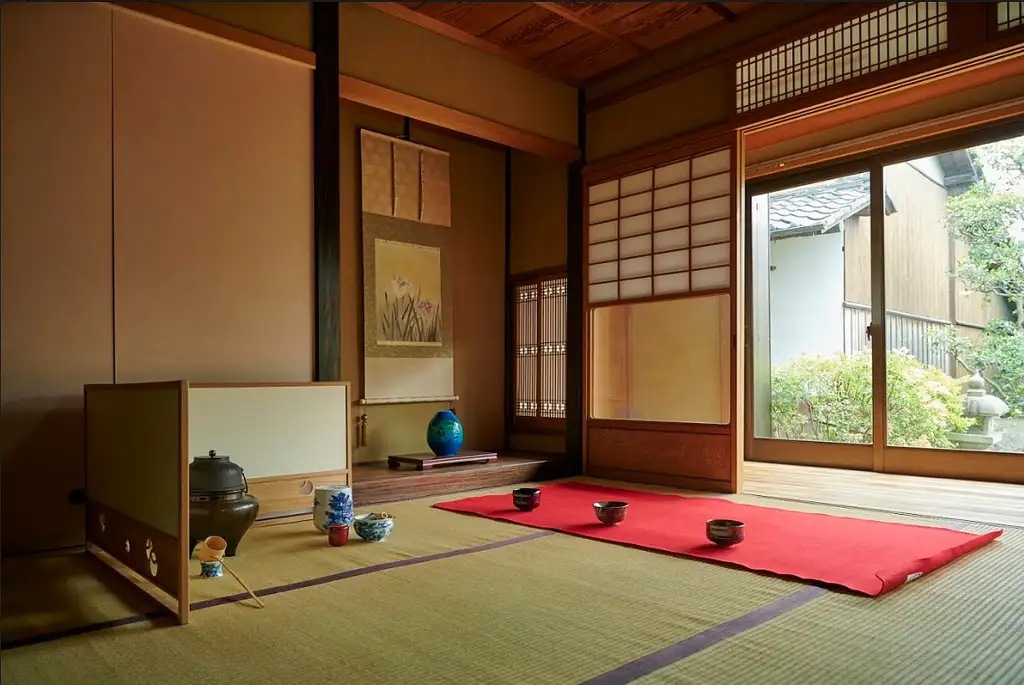 Japanese Food and Tea Tour in Kyoto