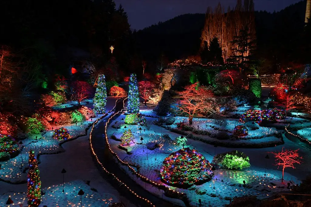 Christmas Guided Tour Of Victoria And Butchart Gardens