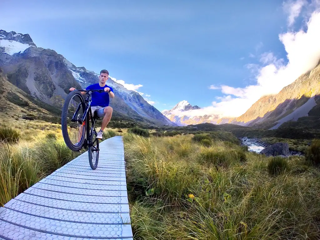 Stray Hop On - Hop Off South Island (Willy Pass: 15 Days)