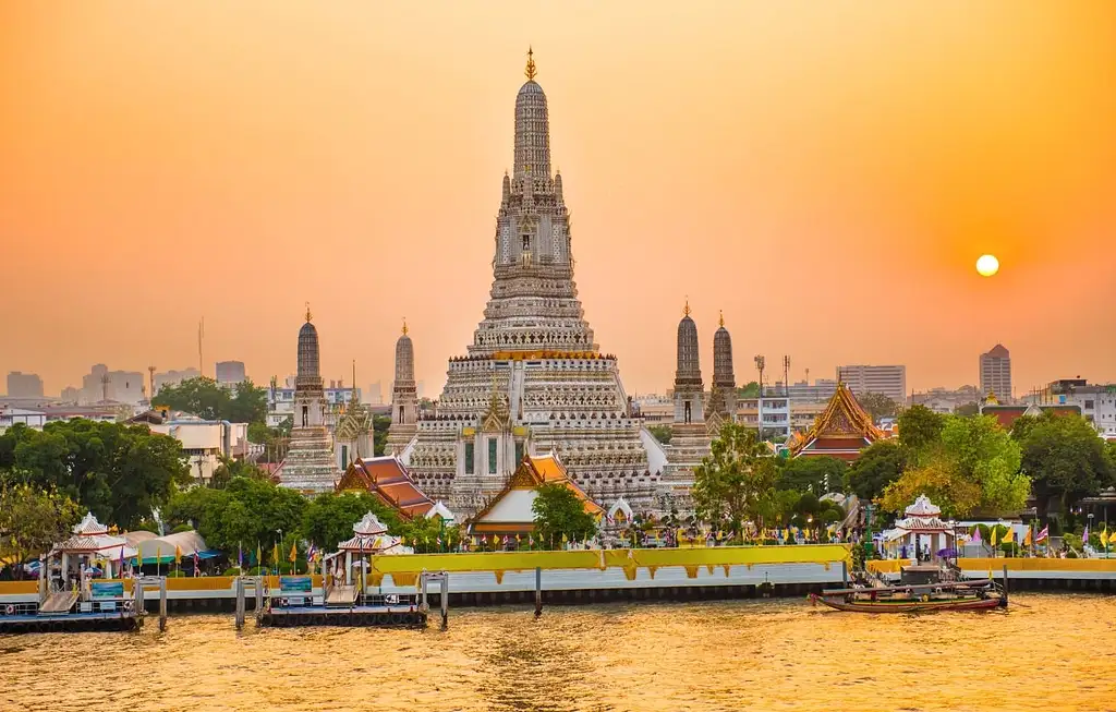 Bangkok Tuk Tuk Night Tour with Chinatown Street Food Meal
