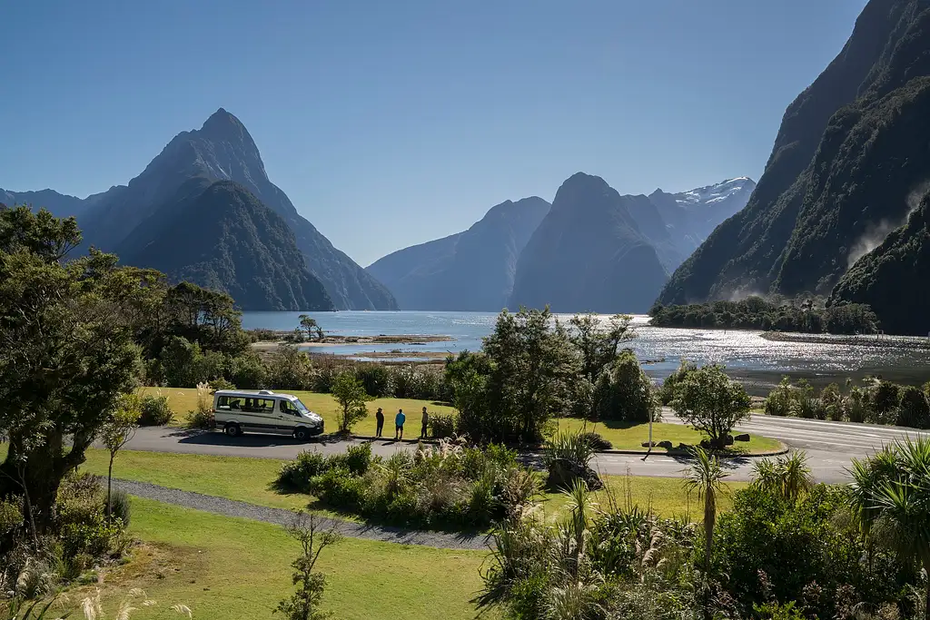 Milford Sound Day Tour from Te Anau - Coach, Cruise & Walk