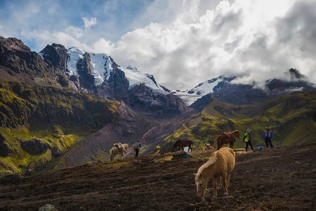Full-Day Rainbow Mountain Trek