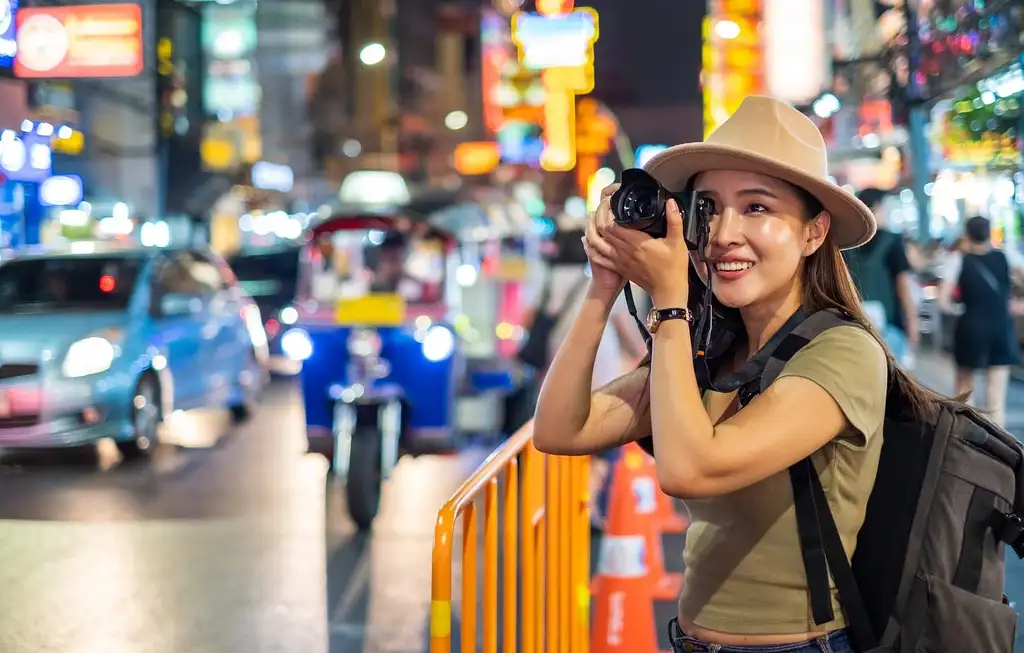 Bangkok Tuk Tuk Night Tour with Chinatown Street Food Meal