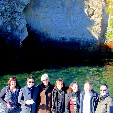 Maori Rock Carvings Tour