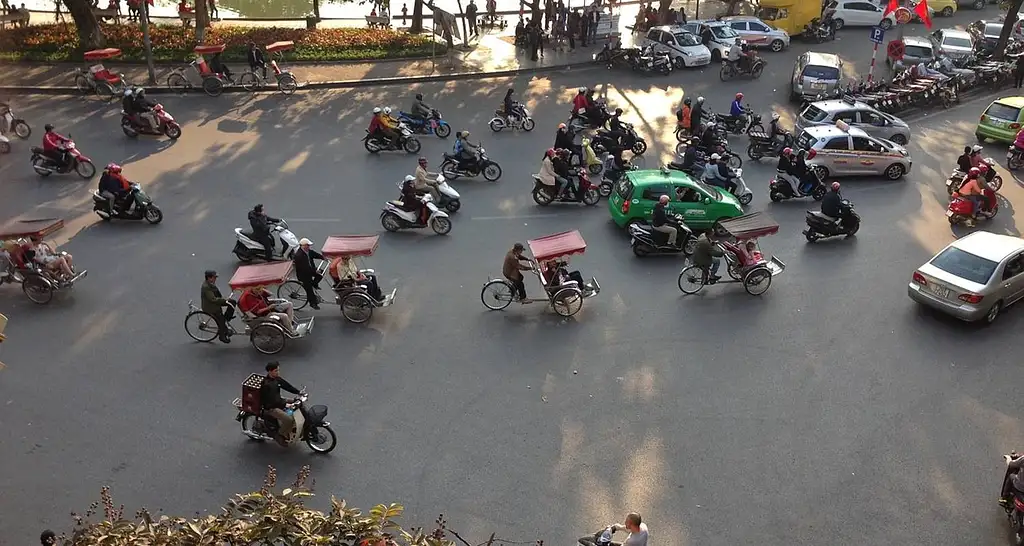 3 Day Hanoi Escape: Night Life, City Vibes & Bia Hoi Corner | G Adventures 18 to 35's