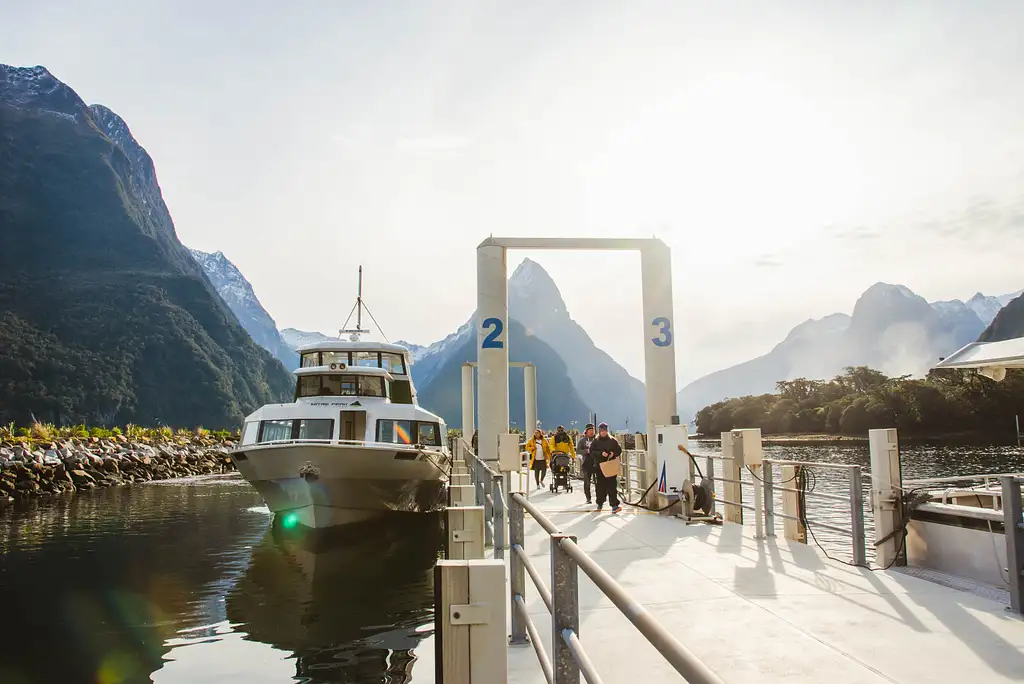 Milford Sound Scenic Tour, Cruise & Flight from Queenstown