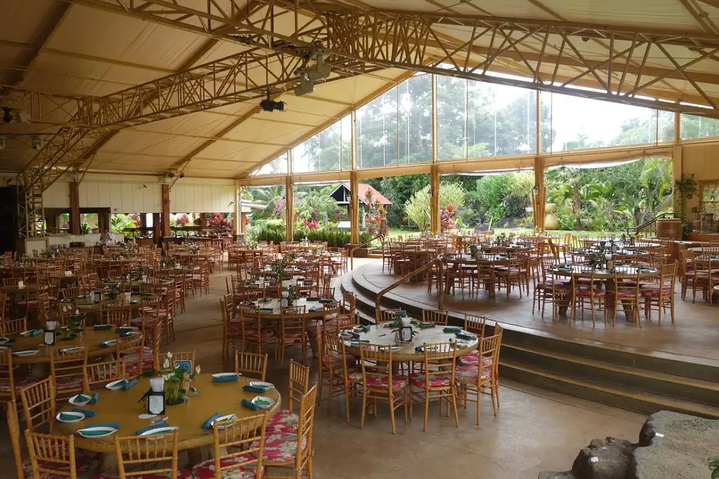 Luau Kalamaku - Hawaiian Dinner and Show (Gold Package)