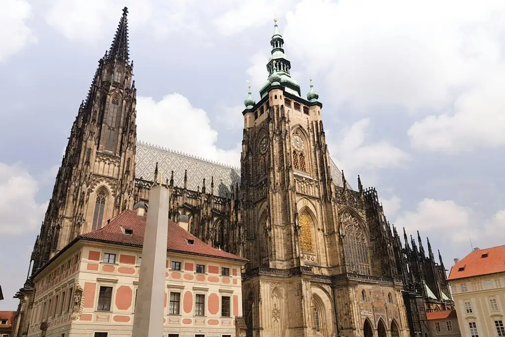 Prague Castle Skip-the-Line Entry Ticket and Minibus Transfer