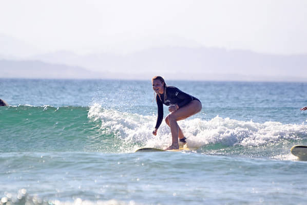 surf lessons byron bay