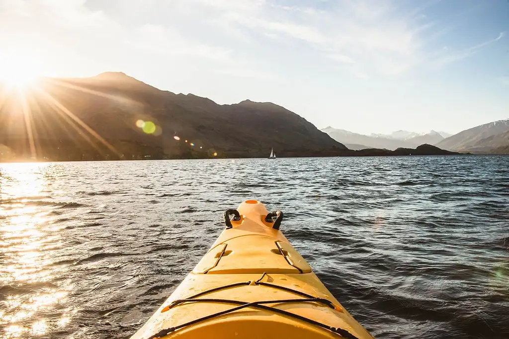 Wanaka Kayak/Paddleboard & Cruise from Ruby Island