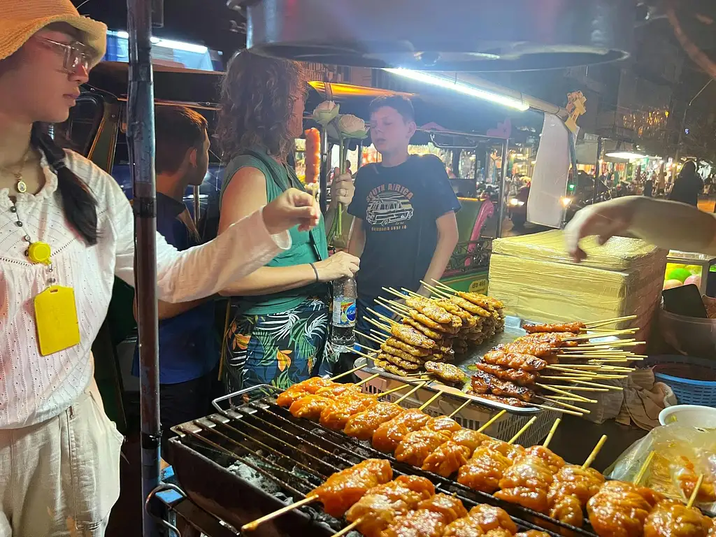 Bangkok Tuk Tuk Night Tour with Chinatown Street Food Meal