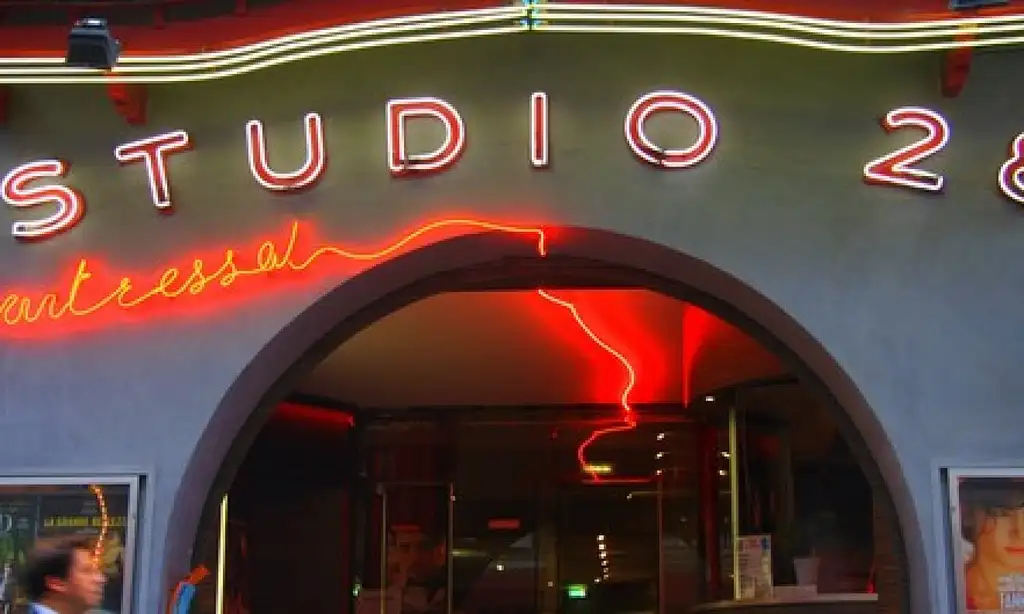 Cinema Walking Tour In Montmartre