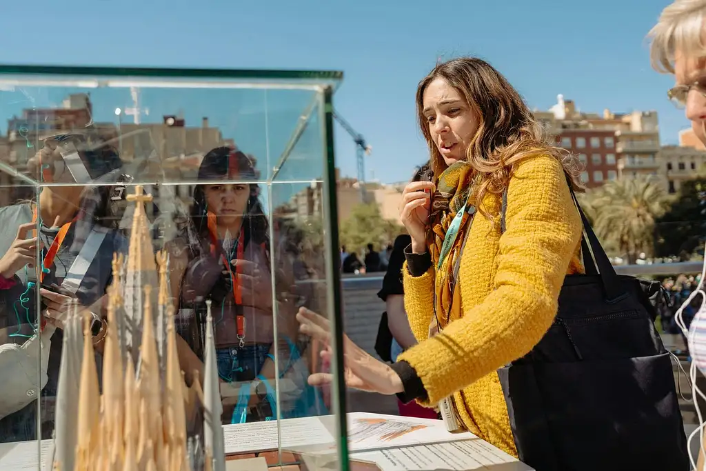 Sagrada Familia Skip-the-line Ticket And Guided Tour | Small-group Tour