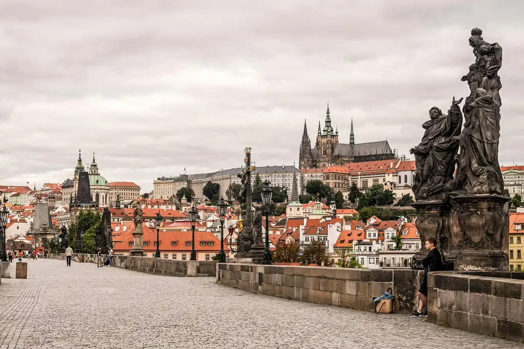 Prague Castle Skip-the-Line Entry Ticket and Minibus Transfer